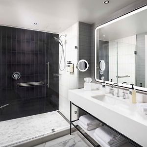 Club Signia Queen Room